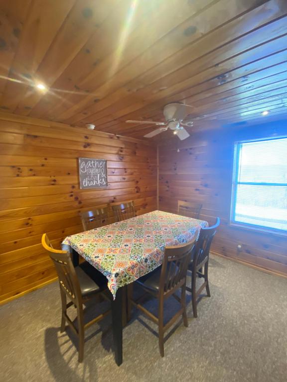 Hideaway Cabin Extra Dining Table